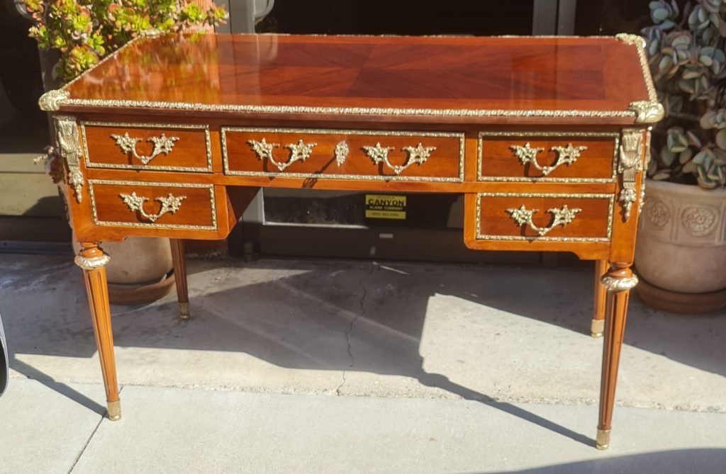 Finish desk Henri-artwood.com